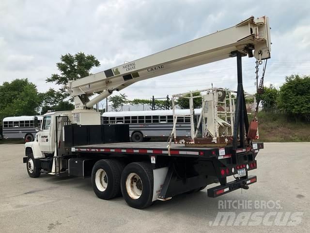 Ford L8000 Специальные грузовики