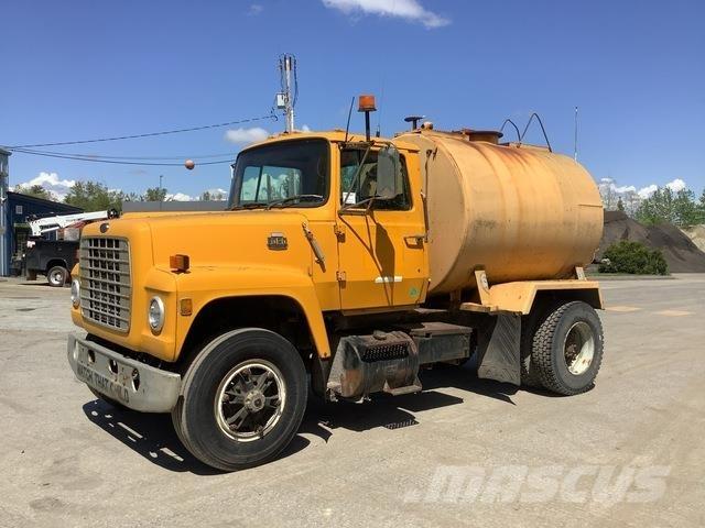Ford L8000 Поливочные машины