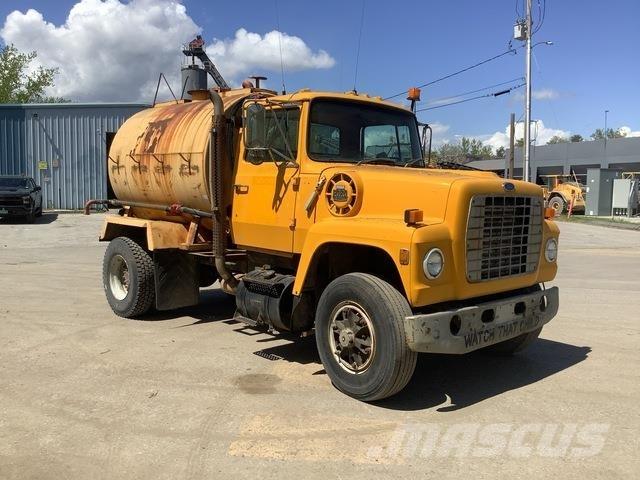 Ford L8000 Поливочные машины