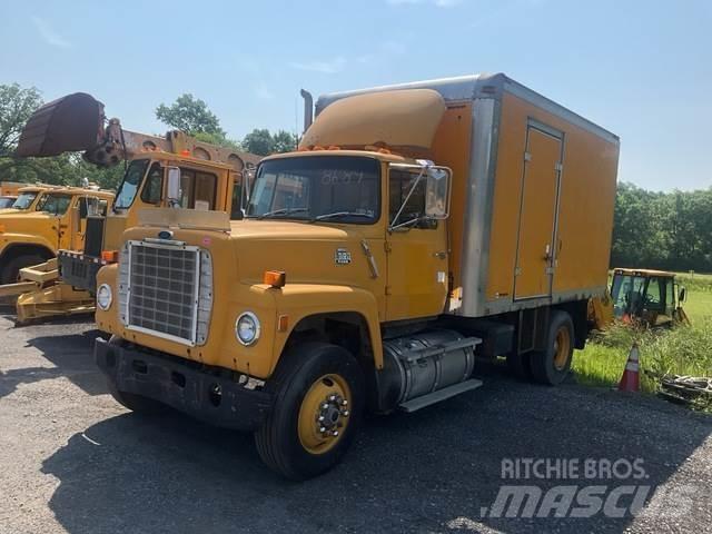 Ford L8000 Комбинированные дорожные машины