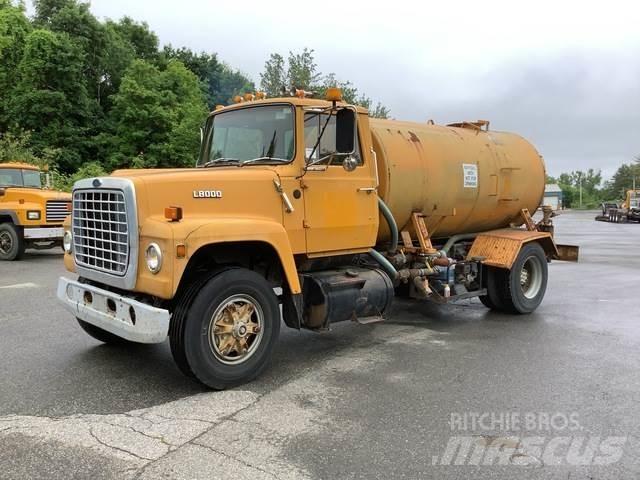 Ford L8000 Поливочные машины
