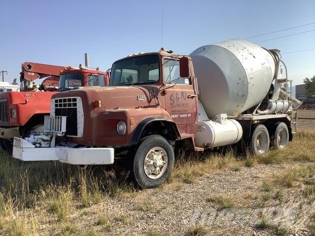 Ford L8000 Специальные грузовики