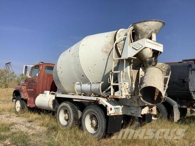 Ford L8000 Специальные грузовики
