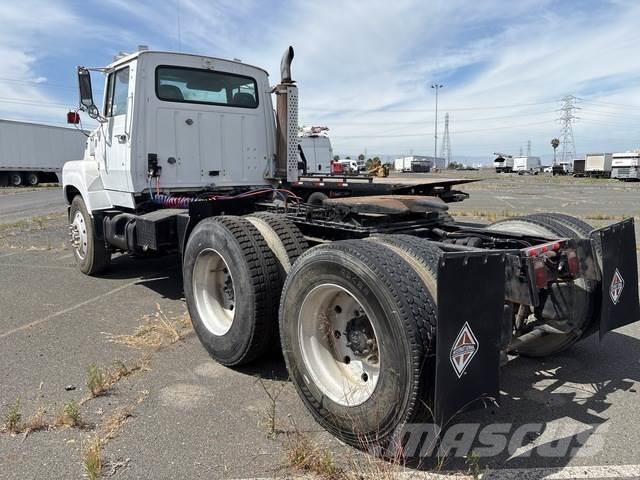 Ford L9000 Седельные тягачи