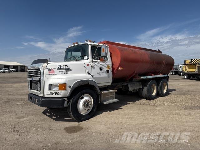 Ford L9000 Поливочные машины