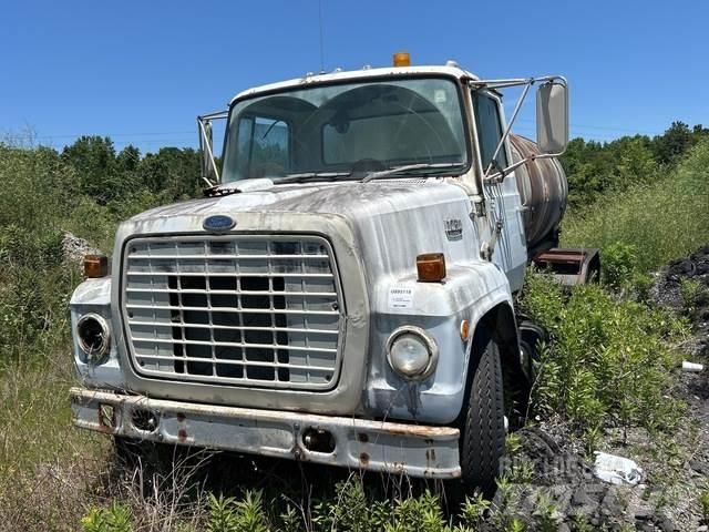 Ford LN7000 Поливочные машины