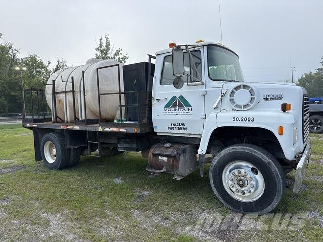 Ford LNT8000 Грузовики-цистерны