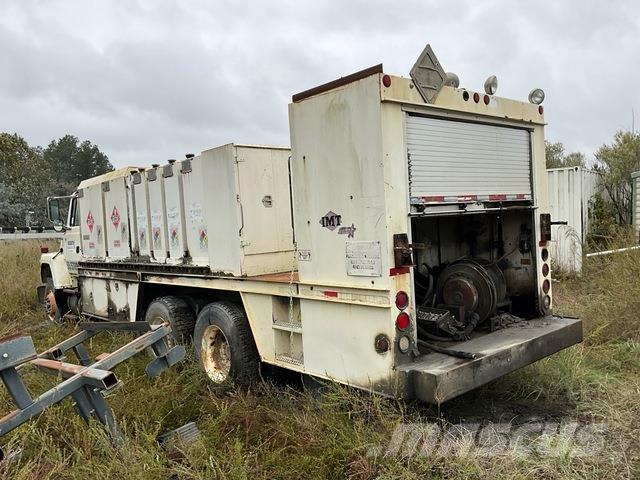 Ford LNT9000 Грузовики-цистерны