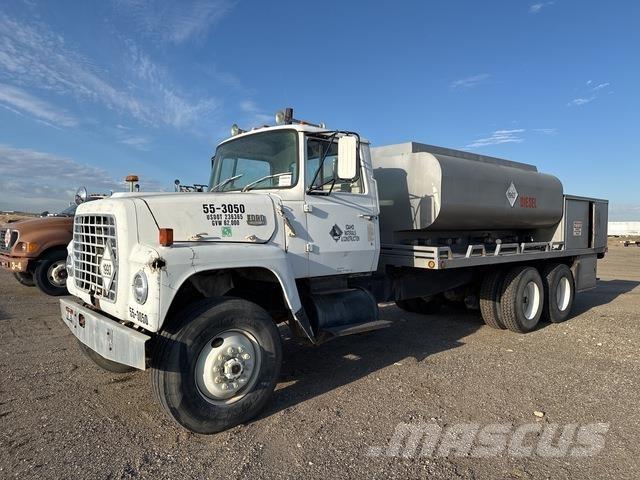 Ford LT8000 Грузовики-цистерны