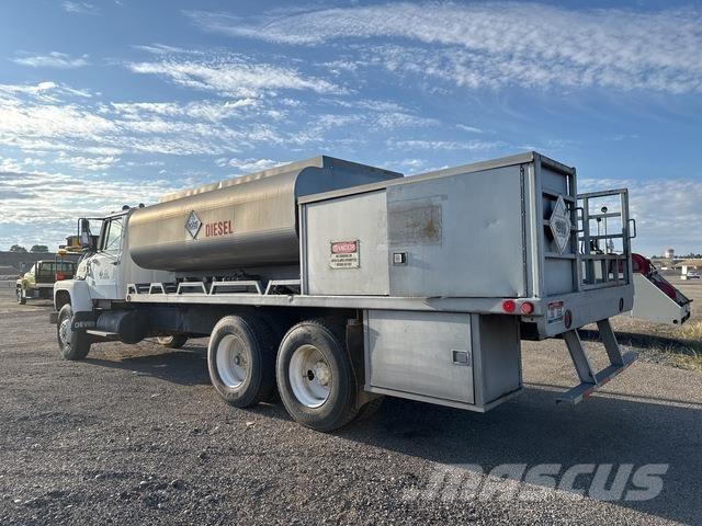 Ford LT8000 Грузовики-цистерны