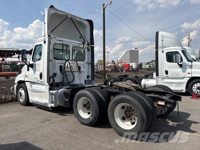 Freightliner  Седельные тягачи