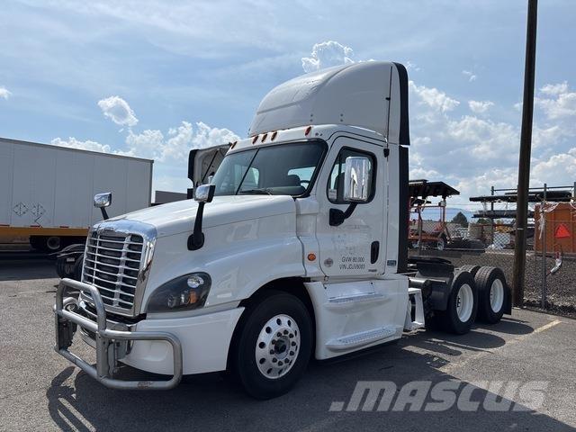 Freightliner  Седельные тягачи