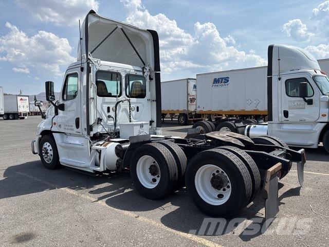 Freightliner  Седельные тягачи