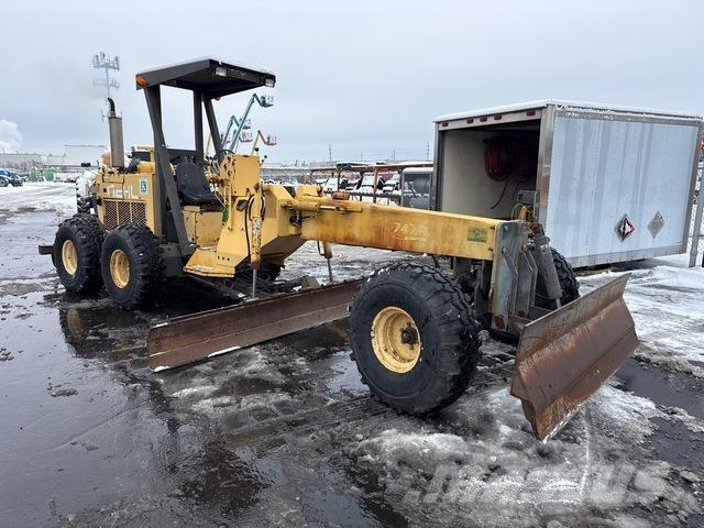 Gehl MG747B Грейдеры