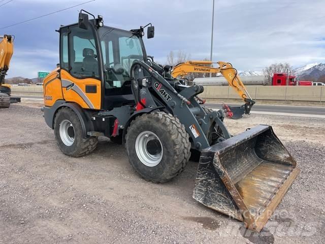 GiANT G5000 Фронтальные погрузчики