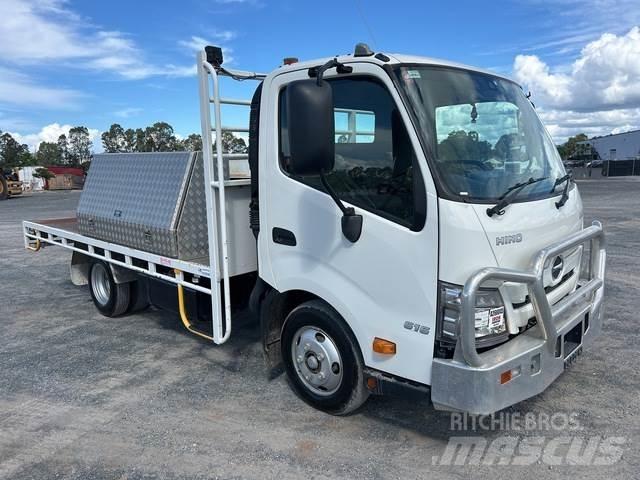 Hino 300 Грузовики-платформы/боковая разгрузка