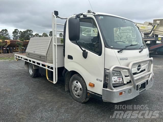 Hino 300 Грузовики-платформы/боковая разгрузка