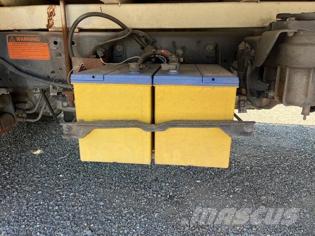 Hino 300 816 Грузовики-Фургоны