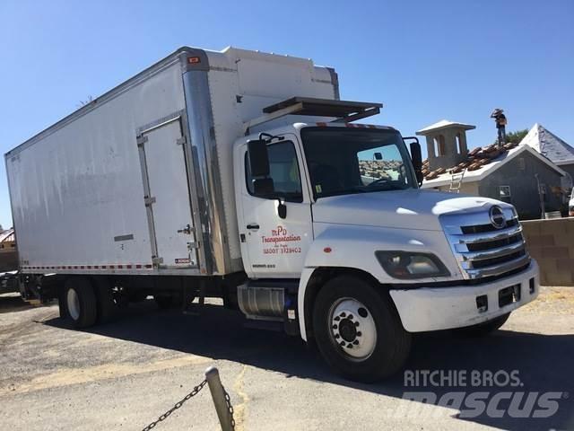 Hino 338 Грузовики-Фургоны