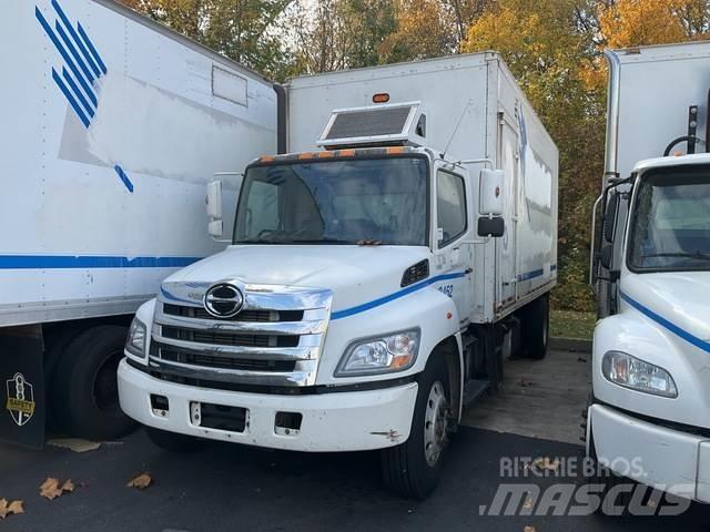 Hino 338 Грузовики-Фургоны