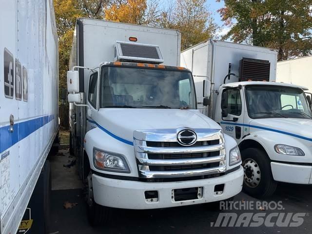 Hino 338 Грузовики-Фургоны