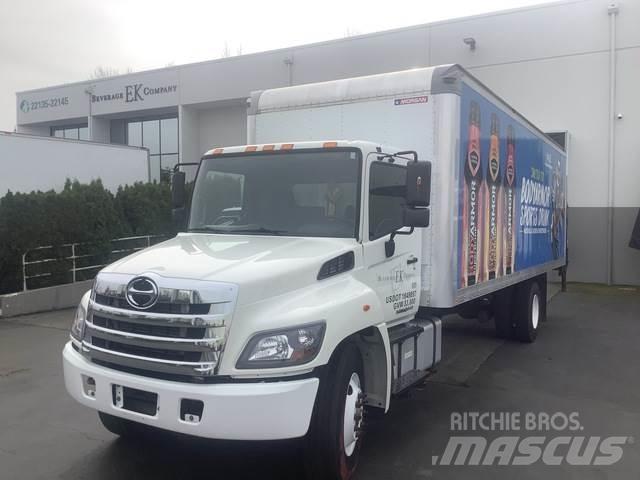 Hino 338 Грузовики-Фургоны