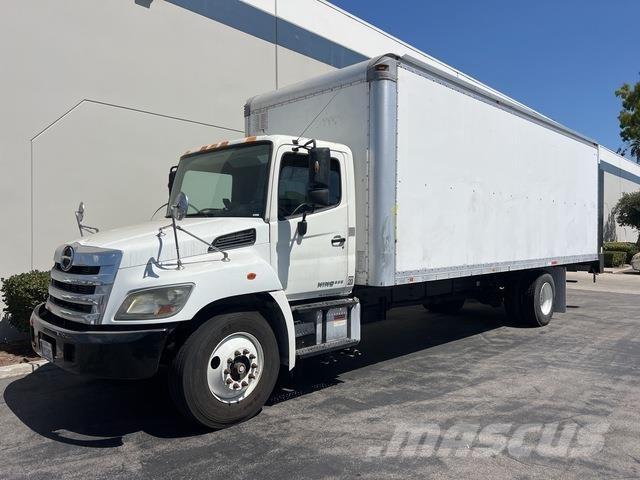 Hino 338 Грузовики-Фургоны
