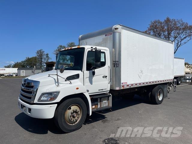 Hino 338 Грузовики-Фургоны