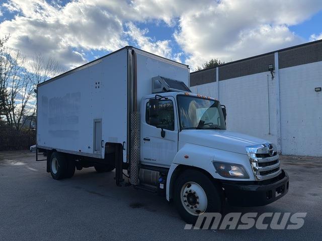 Hino 338 Грузовики-Фургоны