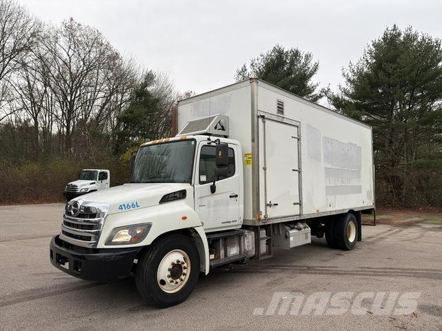 Hino 338 Грузовики-Фургоны