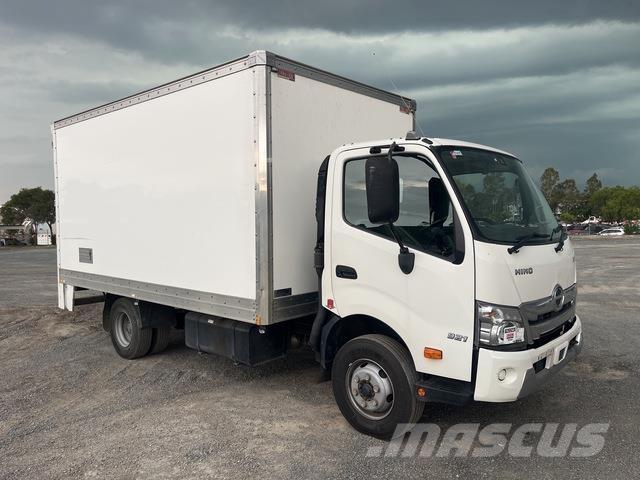 Hino 921 Грузовики-Фургоны
