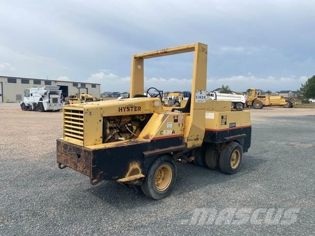 Hyster 530A Пневматические катки