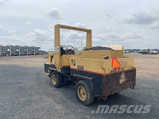 Hyster 530A Пневматические катки