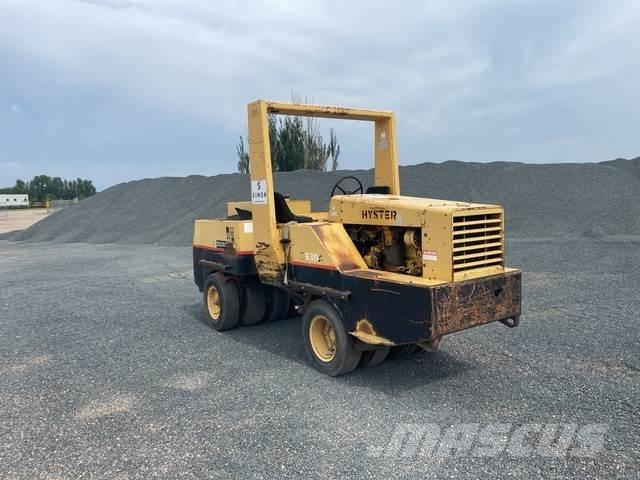 Hyster 530A Пневматические катки
