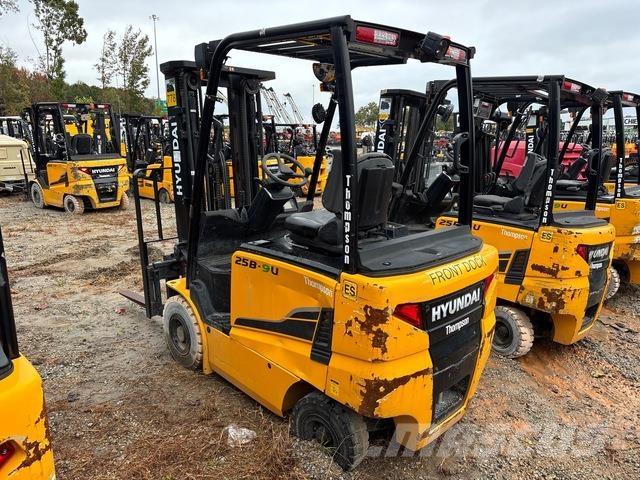 Hyundai 25B-9U Электропогрузчики