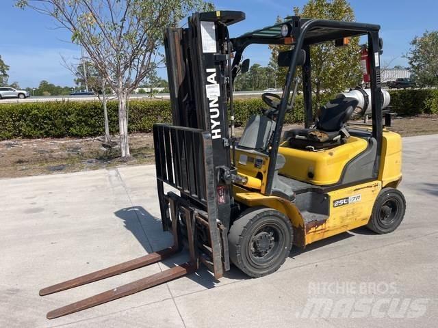 Hyundai 25L-7A Строительная техника - Другие