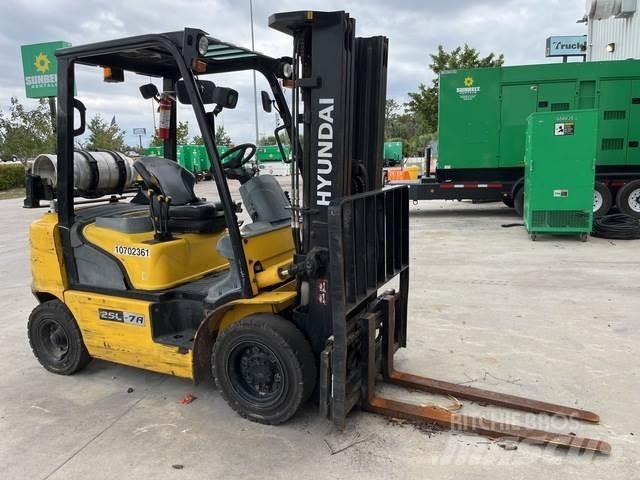 Hyundai 25L-7A Строительная техника - Другие