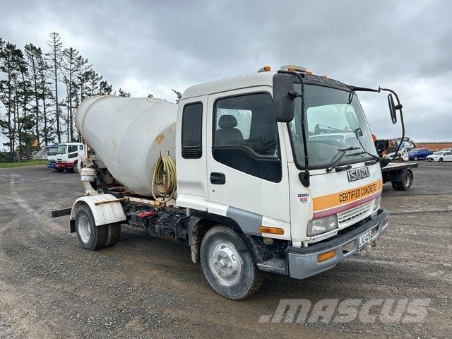 Isuzu Forward Поливочные машины