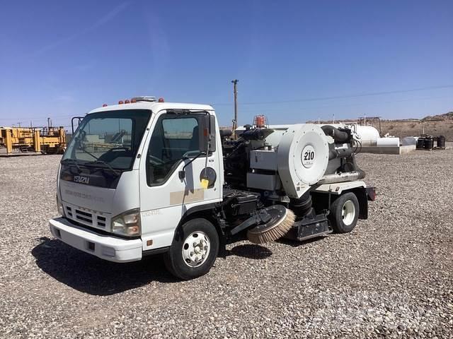 Isuzu NPR Уборочные машины
