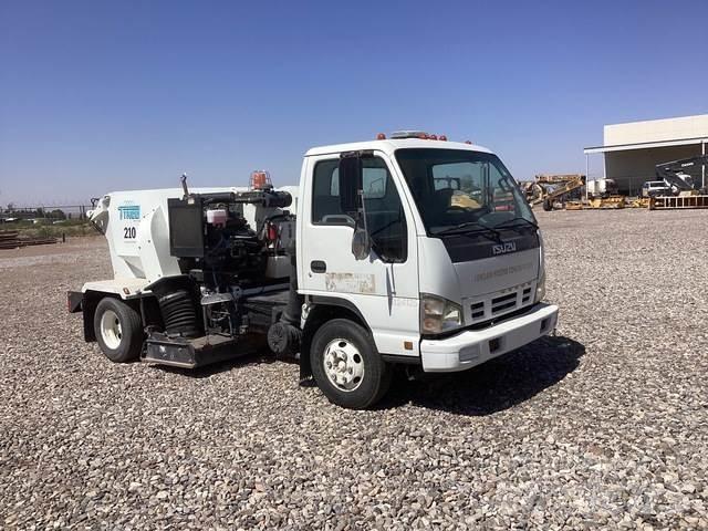 Isuzu NPR Уборочные машины