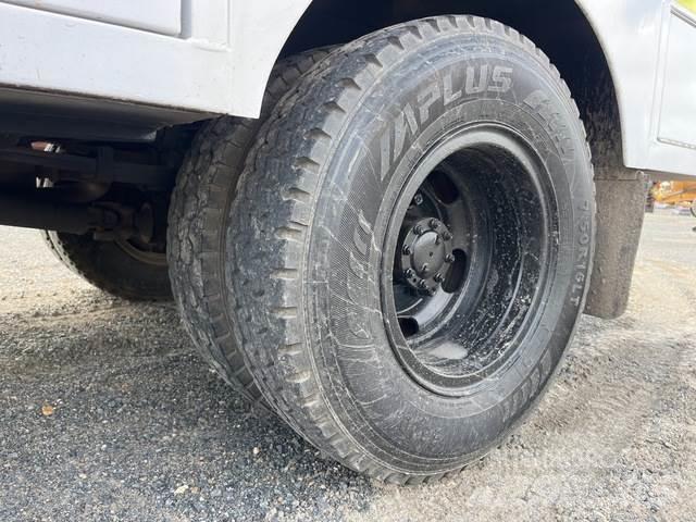 Isuzu NPR 200 Строительная техника - Другие