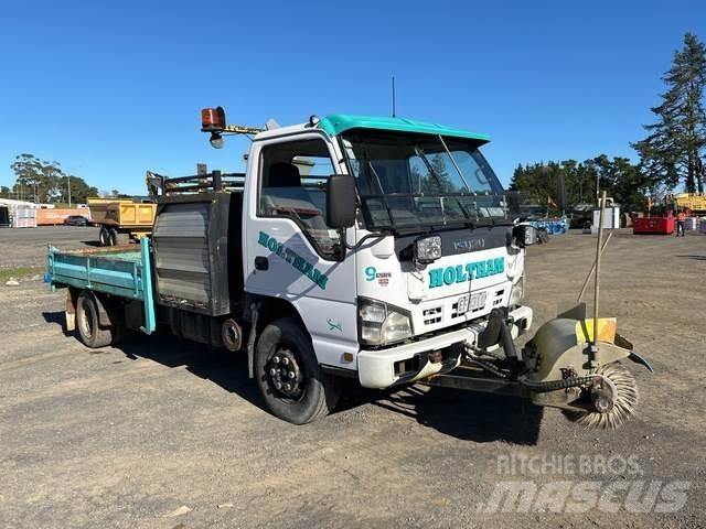 Isuzu NPR 450L Уборочные машины