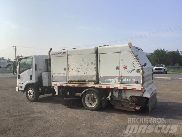Isuzu NQR Уборочные машины
