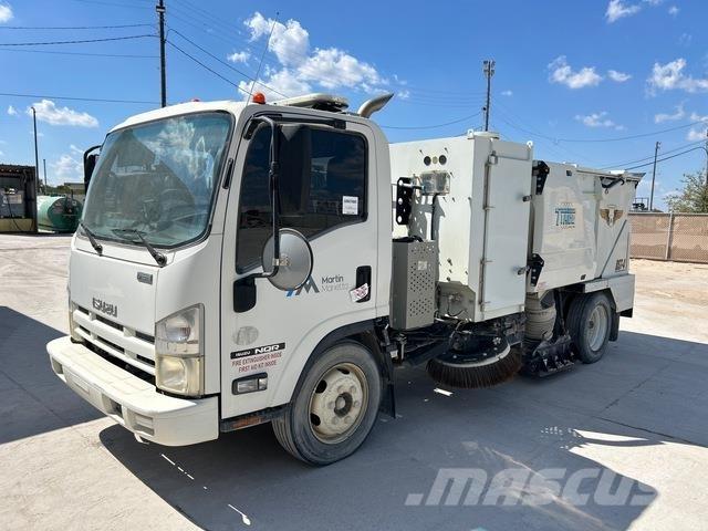 Isuzu NQR Уборочные машины