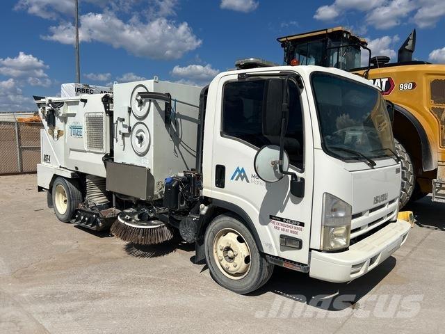 Isuzu NQR Уборочные машины