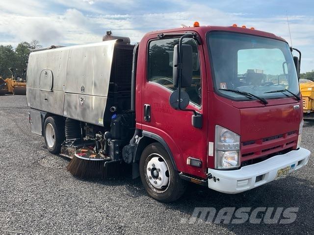 Isuzu NRR Уборочные машины