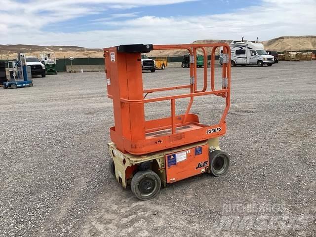 JLG 1230ES Вертикальные мачтовые подъемники
