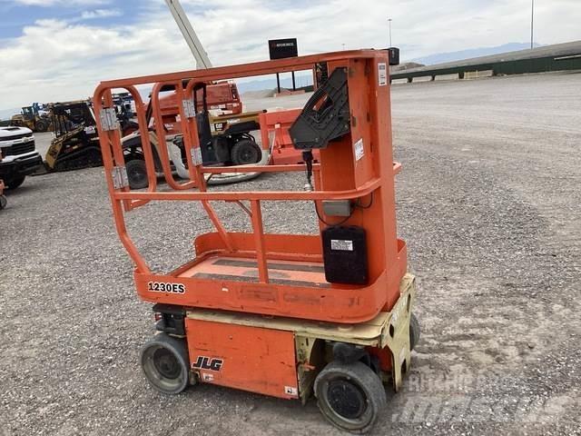 JLG 1230ES Вертикальные мачтовые подъемники