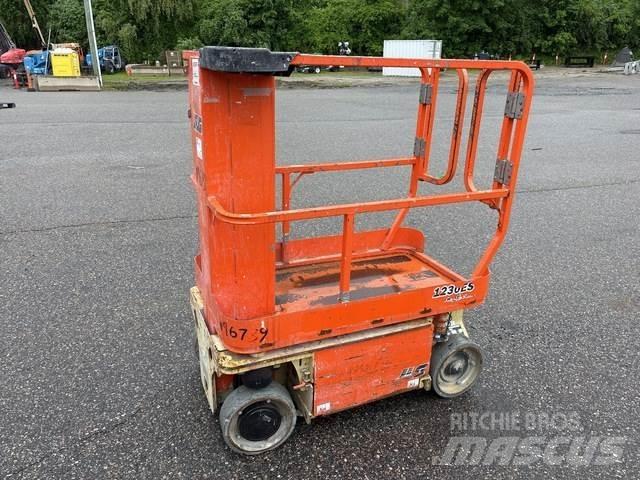 JLG 1230ES Вертикальные мачтовые подъемники