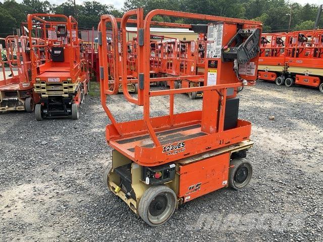 JLG 1230ES Вертикальные мачтовые подъемники